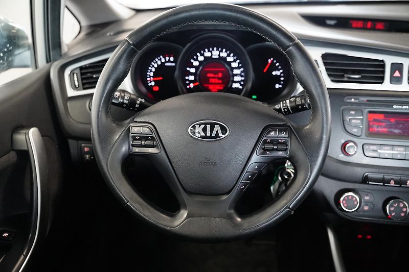 Kia Ceed - fotka 16 z 22