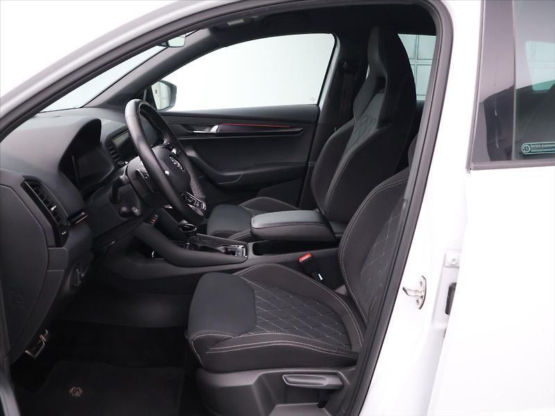 Škoda Karoq 1,5 TSI 110kW Sportline DSG CZ - fotka 7 z 27