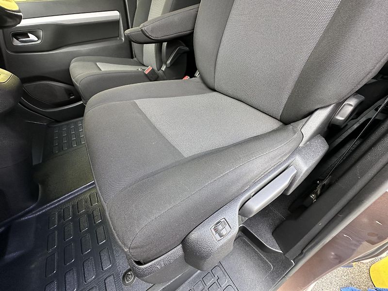 Toyota ProAce (2020) AUTOMAT 2.0/130kW ČR * 5.Míst  - fotka 8 z 36