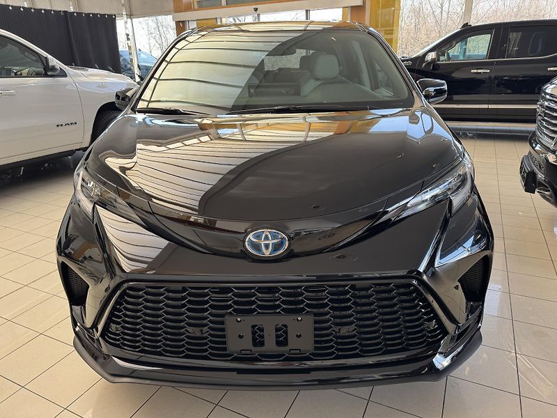 Toyota Sienna XSE 2,5 HEV AWD - fotka 7 z 46