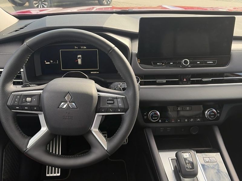 Mitsubishi Outlander (2026) INSTYLE 4×4 | 225 kW | MY25 - fotka 11 z 25