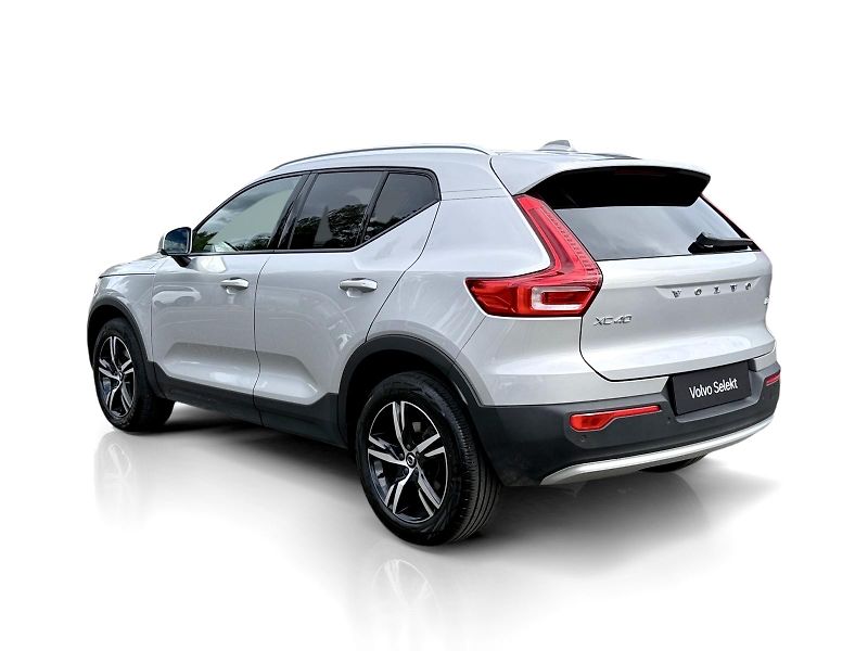 Volvo XC40 B3 FWD // CORE // 1. maj. //ČR - fotka 3 z 36