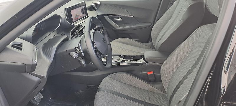 Peugeot 2008 (2024) ALLURE Hybrid 136 e-DCS6 - fotka 11 z 19