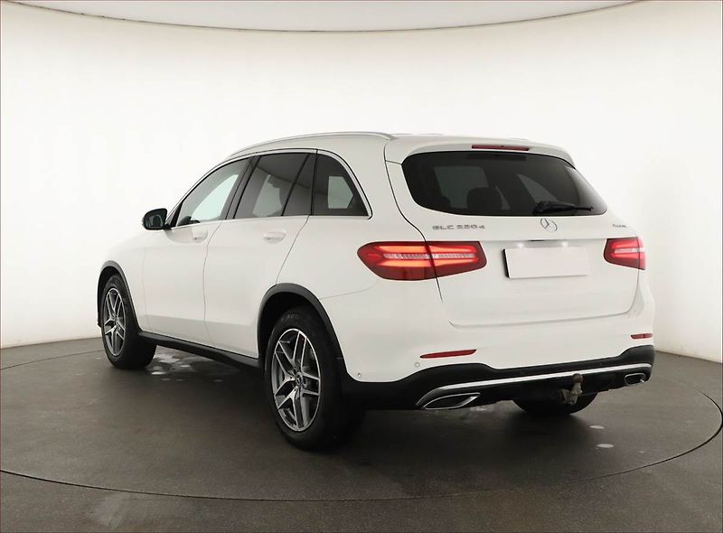 Mercedes-Benz GLC (2018) 220 d 4MATIC - fotka 4 z 21