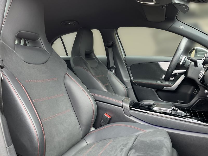 Mercedes-Benz Třídy A A-Třída 250e AMG Line - fotka 16 z 18