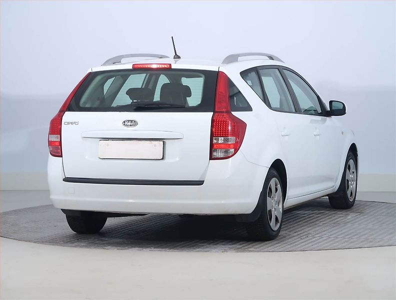 Kia Ceed (2012) 1.4 CVVT - fotka 5 z 15