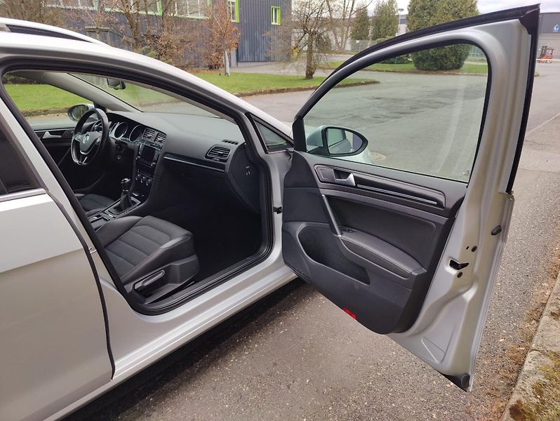 Volkswagen Golf 1,6 TDI Bluemotion /CEBIA - fotka 21 z 29