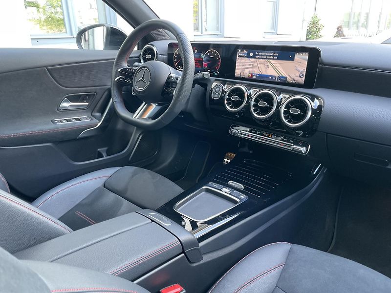 Mercedes-Benz Třídy A 200 AMG - fotka 25 z 27