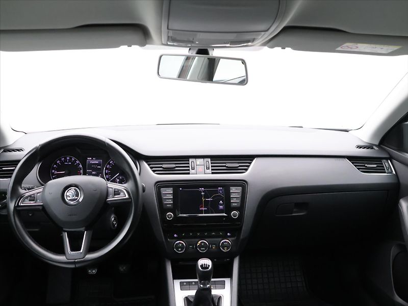 Škoda Octavia 2,0 TDI 110kW CZ Style Kessy - fotka 22 z 30