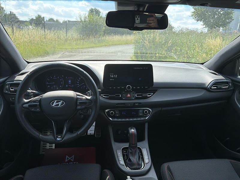 Hyundai i30 1,5 1.5 T-GDI MildH Family DCT - fotka 9 z 25