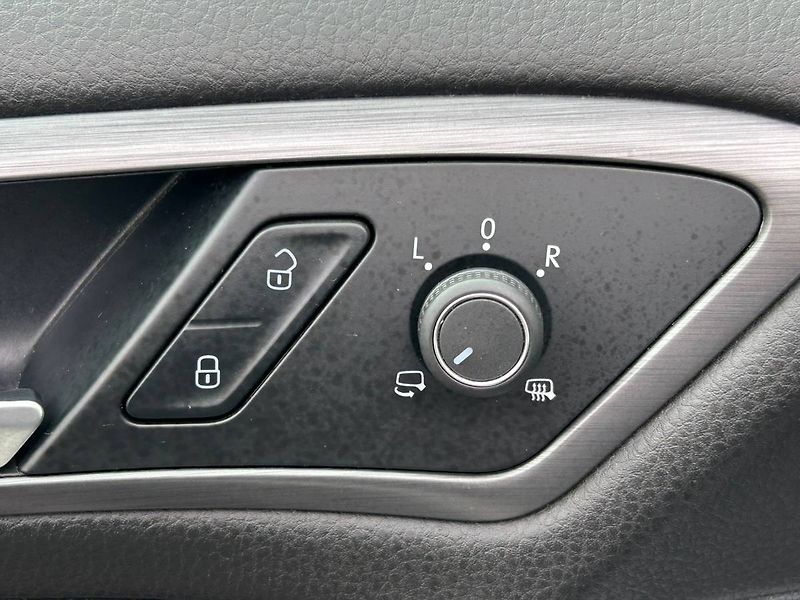 Volkswagen Golf (2020) 1.6 TDI 85 kW MANUÁL - fotka 24 z 35