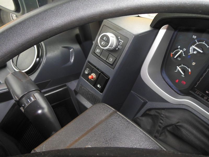 Renault Trucks T T460, Šatní skříň - fotka 22 z 29