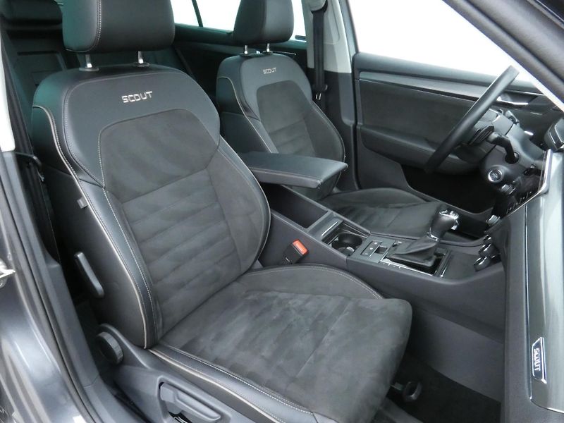 Škoda Superb (2023) Scout 2.0 TDI 147KW DSG 4x4 - fotka 22 z 30