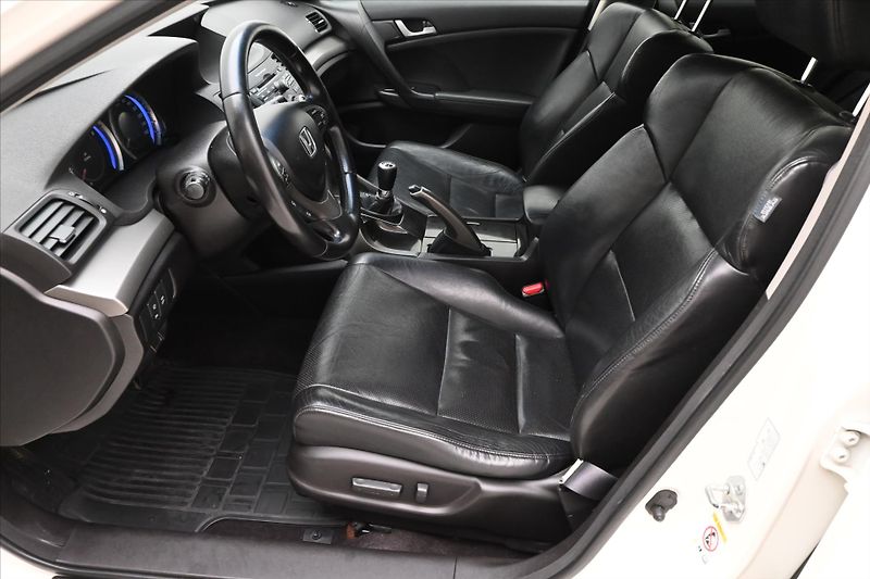 Honda Accord 2,2 i-DTEC 110kW Manuál - fotka 13 z 30