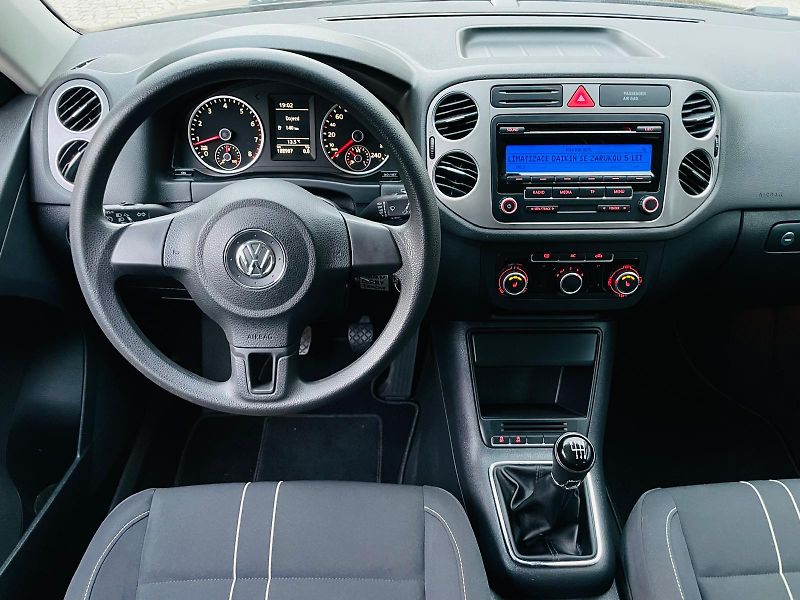 Volkswagen Tiguan 1.4TSi MANUÁL VÝHŘEV SERVISKA - fotka 25 z 45