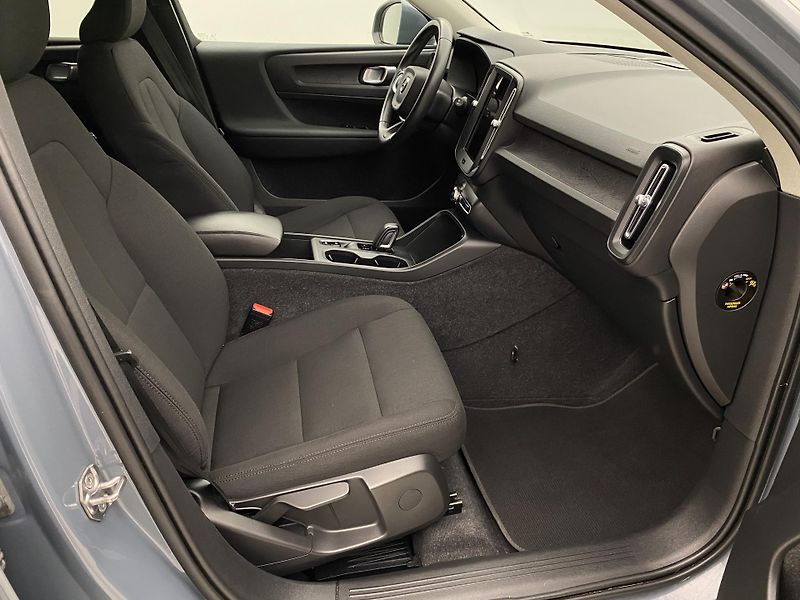 Volvo XC40 T2 KINETIC AUT - fotka 24 z 39