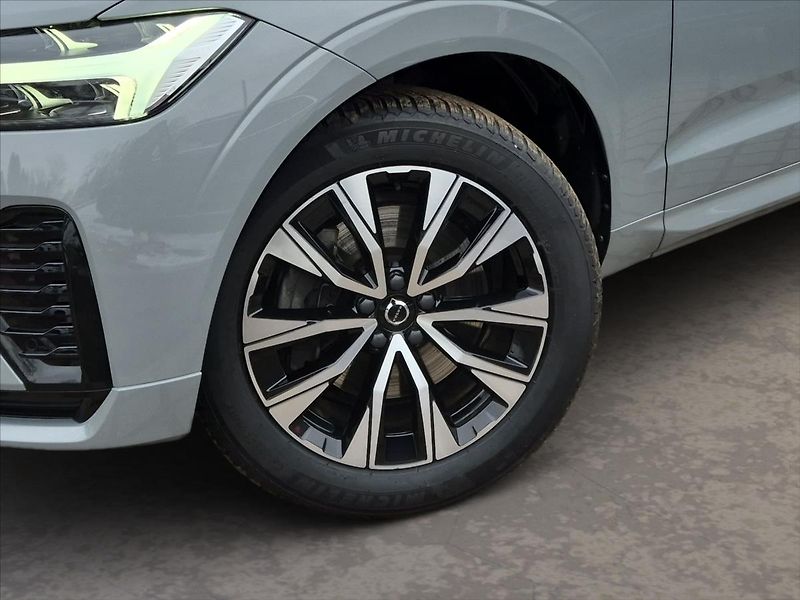 Volvo XC60 2,0 B4 AWD diesel Plus Dark Au - fotka 6 z 19