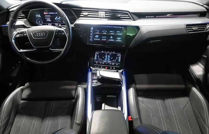 Audi Q8 e-tron 55 Q 360k Pano Tažné BLIS - fotka 9 z 27