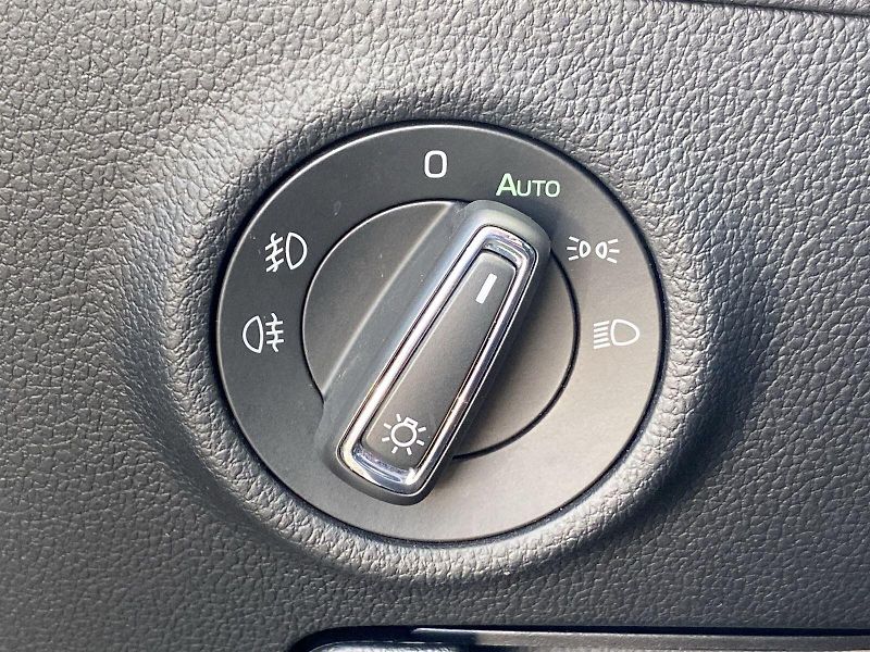 Škoda Superb (2021) Combi iV 1.4 TSI DSG Style - fotka 18 z 36