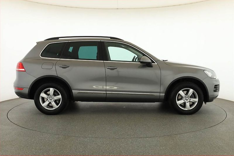 Volkswagen Touareg (2013) 3.0 TDI, 4X4, Automat - fotka 6 z 21