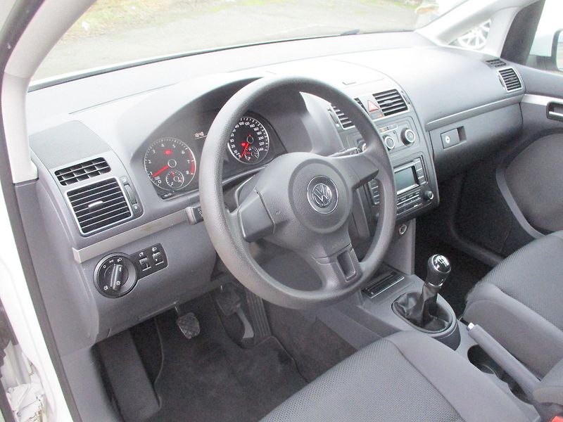 Volkswagen Touran 1.2TSi 77kW TL*L+Z PNEU*VÝHŘEV - fotka 13 z 39