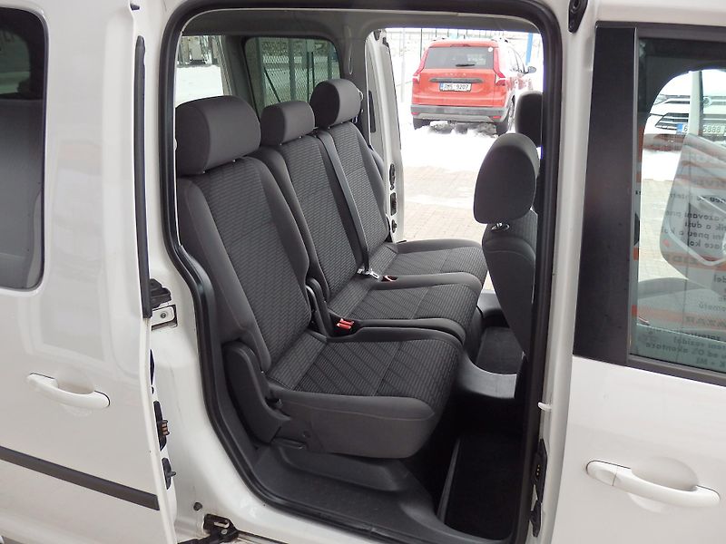 Volkswagen Caddy MAXI 1.6 TDI 7 MÍST, ZÁVĚS - fotka 13 z 22