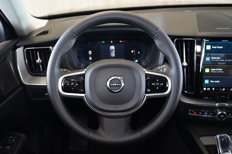 Volvo XC60 B5 AWD Plus Dark, Ventilace - fotka 24 z 46
