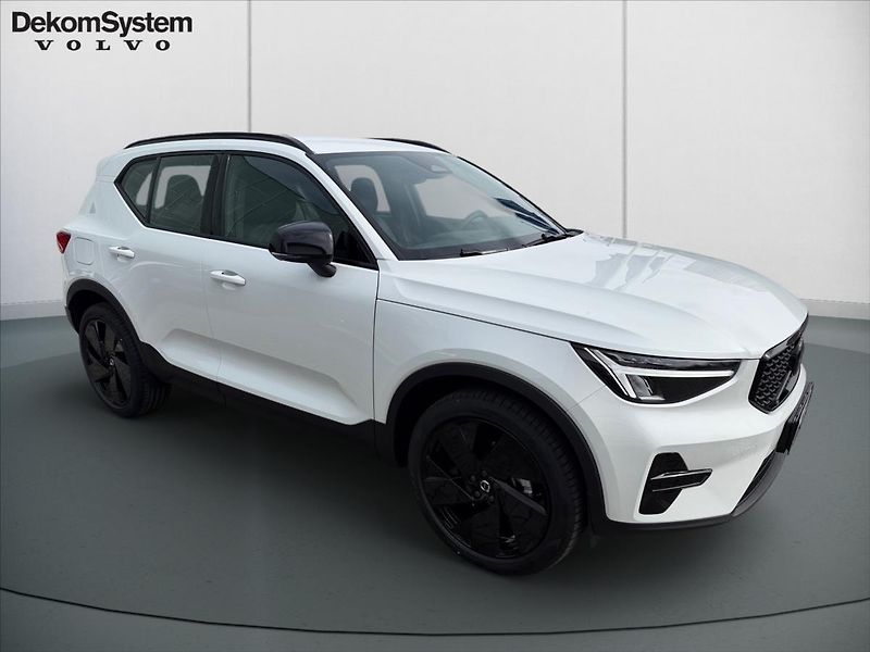 Volvo XC40 2,0 Plus B3 Black Edition 3760 - fotka 2 z 14