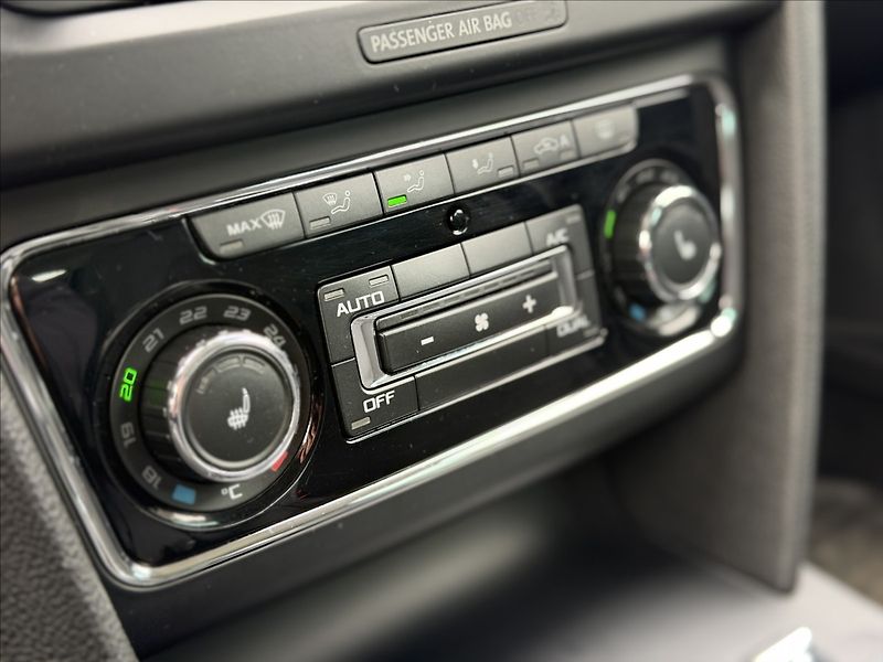 Škoda Superb 2,0 TDI PO ROZVODECH, NOVÁ STK - fotka 14 z 28