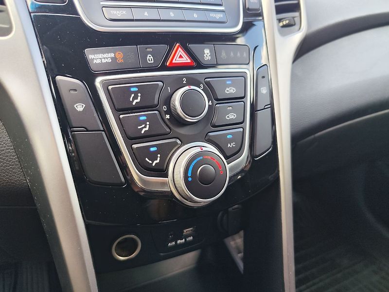 Hyundai i30 1.6i/88kW - fotka 16 z 25