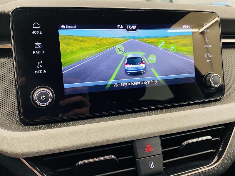 Škoda Scala 1,0 TSI 85kW Selection - fotka 14 z 25