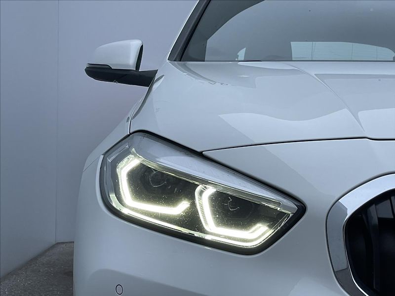 BMW Řada 1 2,0 120d xDrive AT8 Advantage - fotka 19 z 22