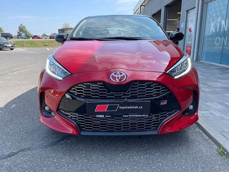 Toyota Yaris 1.5 HEV 130 GR SPORT - fotka 3 z 22