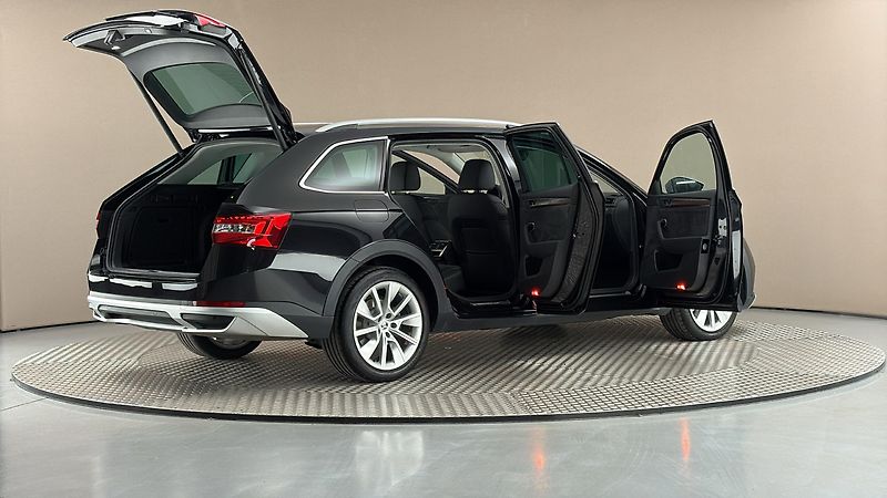 Škoda Superb 2.0 TDI DSG 4x4 Scout Combi - fotka 6 z 29