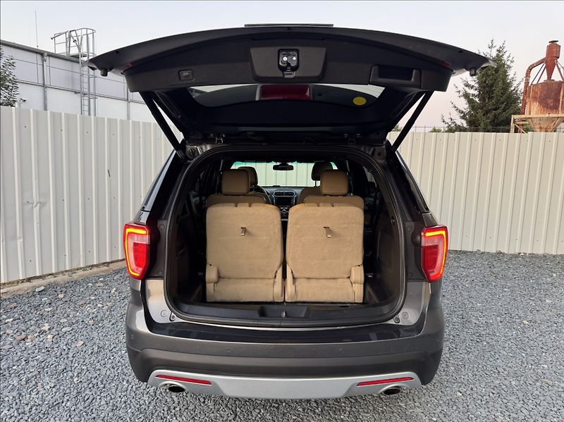 Ford Explorer 3,5 V6 268kW 4X4 PLATINUM - fotka 12 z 50
