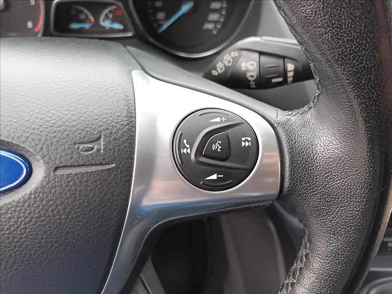 Ford Kuga 2,0 TDCi,120kw,4x4,NAVI,KAMERA - fotka 34 z 50