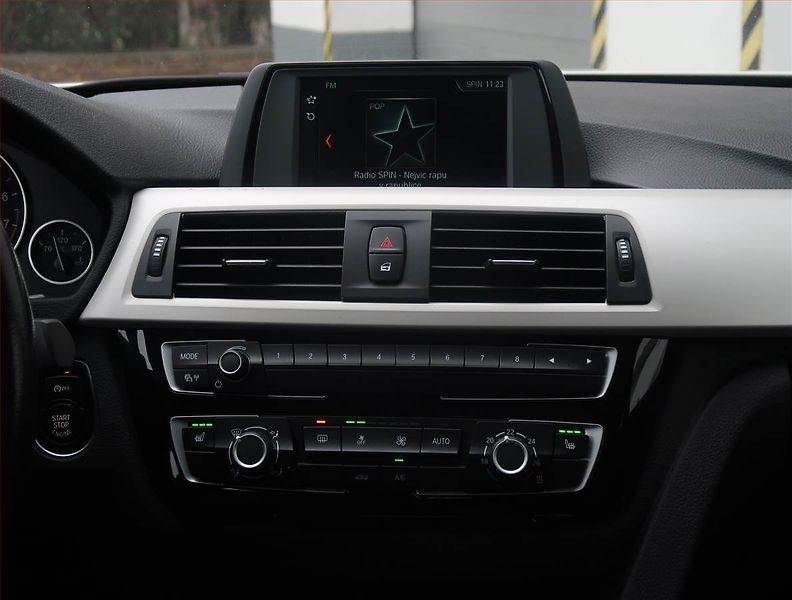 BMW Řada 3 (2018) 340 i xDrive, 4X4, Automat - fotka 12 z 22