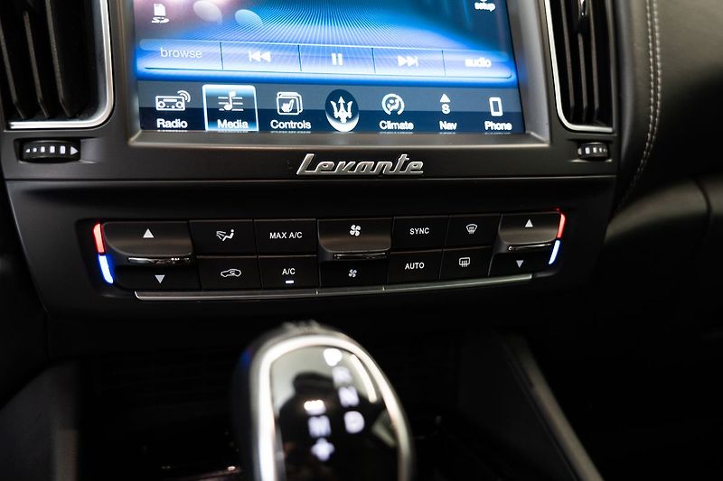 Maserati Levante 360/Pano/Vyhřívaná/Ventilovaná - fotka 13 z 25