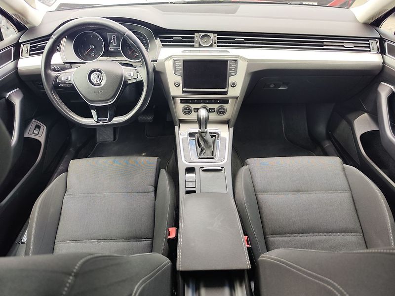 Volkswagen Passat 2.0 TDi/110kW Comfortline DSG - fotka 14 z 32
