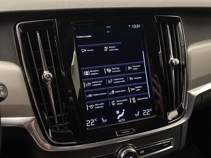 Volvo V90 B4 MOMENTUM AUT  - fotka 37 z 45