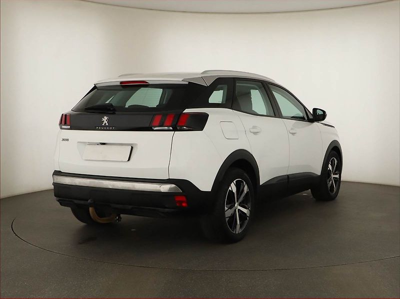 Peugeot 3008 (2018) 1.2 PureTech, ČR,1.maj - fotka 5 z 14