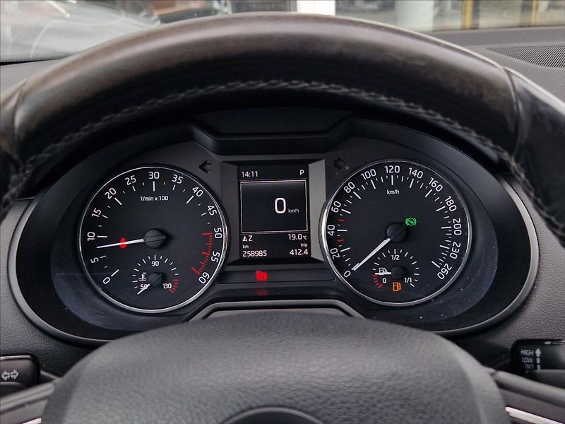 Škoda Octavia 2,0 TDI DSG KLIMA VÝHŘEV DIGI - fotka 21 z 34