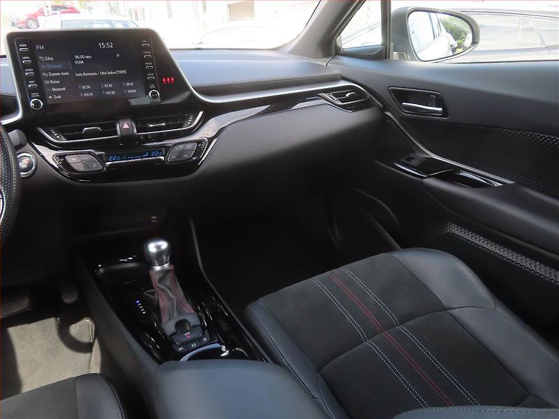 Toyota C-HR (2021) GR Sport 1.8 Hybrid - fotka 8 z 22