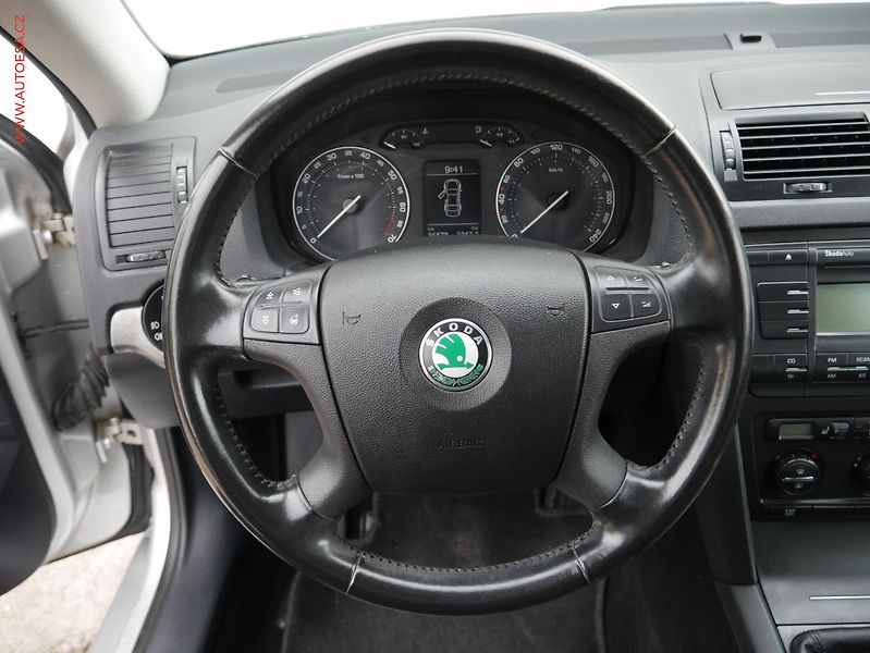 Škoda Octavia (2006) 2.0 FSI, nez.topení - fotka 15 z 20