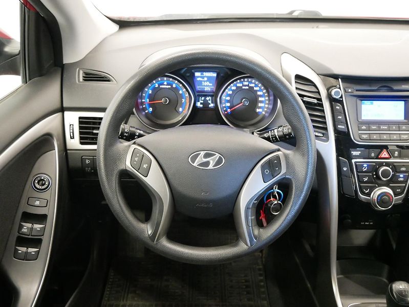 Hyundai i30 - fotka 17 z 23
