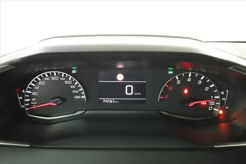 Peugeot 208 (2021) Allure 1.2 PureTech, Kůže - fotka 8 z 13