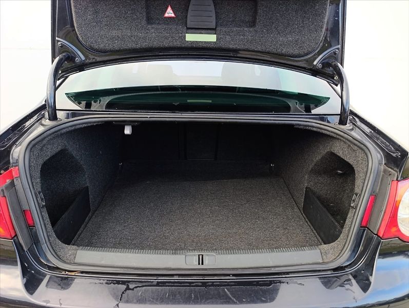 Volkswagen Passat 2,0 TDi Bi-xenon,Kůže,Tempomat - fotka 9 z 30