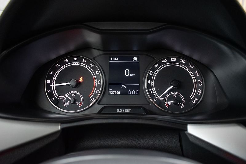 Škoda Scala 1.6 TDI DRIVE 125 YEARS*ČR 1.M - fotka 20 z 37