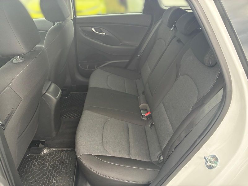 Hyundai i30 (2022) SMART 1.5T-GDI 118kW 1.CZ DPH - fotka 8 z 11