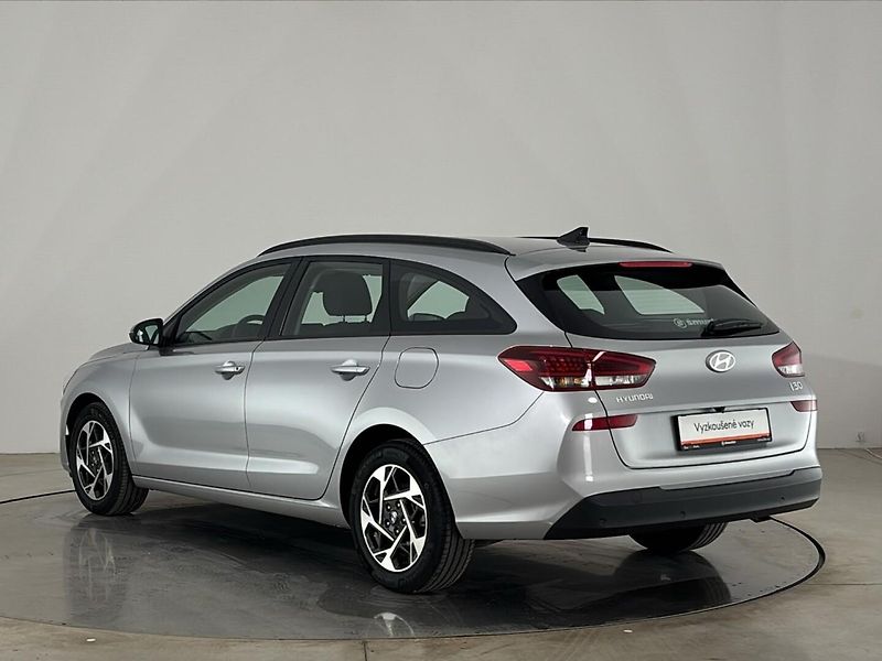 Hyundai i30 Smart DCT - fotka 15 z 26